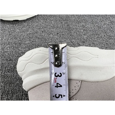 Женские спортивные туфли