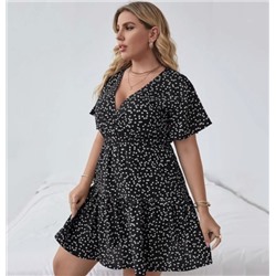 Женское платье с v-образным вырезом