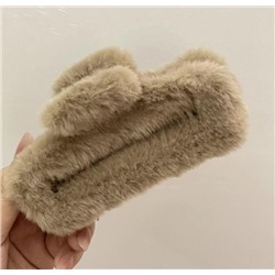 Пушистый крабик для волос