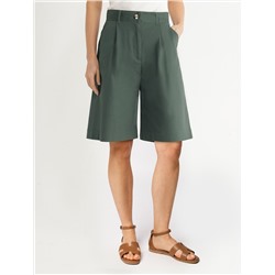 Шорты-бермуды с защипами