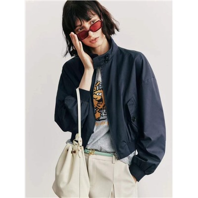 Стильная укороченная куртка-бомбер с воротником стойкой МИУ МИ*У