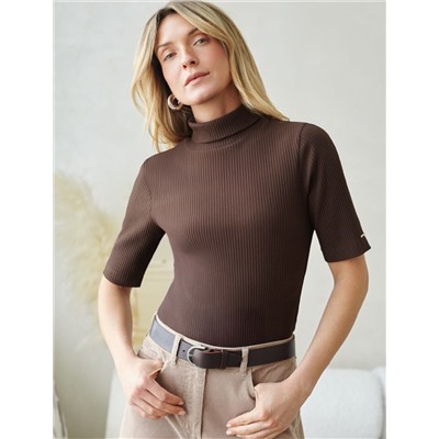 Водолазка из фактурного трикотажа в рубчик