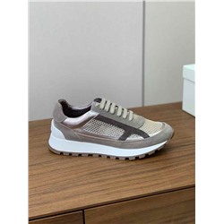 Брунелл* Кучинелл*】повседневные кроссовки. Верх выполнен из импортной воловьей и воловьей кожи. Аксессуары-цепочки из бисера ручной работы! Внутренняя набивка из саржевого хлопка высокой плотности и оригинальная формованная подошва!