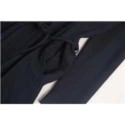 Платье длины миди с длинными рукавами из смесовой овечьей шерсти, воротником-поло, молнией и поясом. Экспорт