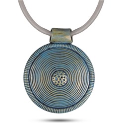 Кулон (кожа натуральная белая; покрытие: бронза синяя)