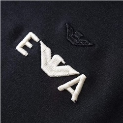 Мужской свитшот с небольшой вышивкой на груди логотипа бренда ЭМПОРИО АРМАН*И