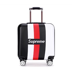 Пластиковый чемодан