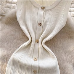 Трикотажное платье с акцентными пуговицами  4 цвета