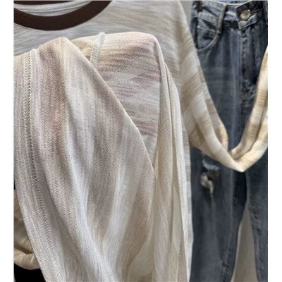 Тонкий женский лонгслив с очень смешным принтом