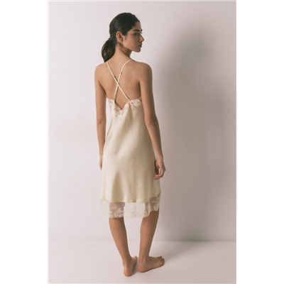 Camisón corto satén y encaje amarillo