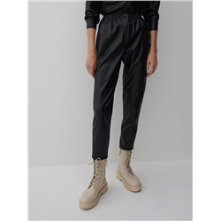 Jogpants aus Kunstleder