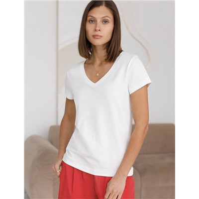 Базовая футболка из премиального хлопка с V образным вырезом