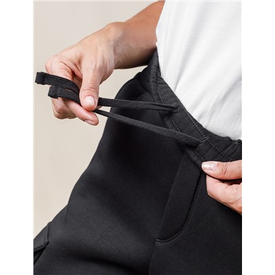 Брюки джоггеры с накладными карманами из футера трехнитки с начесом