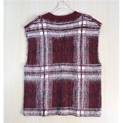 Жилет-свитер в жаккардовую клетку с контрастным узором  КО*С