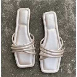 Сандалии на плоской подошве для женщин