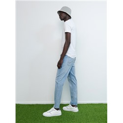 Jeans im Carrot-Fit mit schmalem Bein