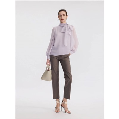 Элегантная, нежная блузка с длинными лентами на горловине