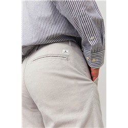 Pantalón chino Gris