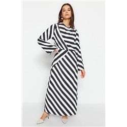 TRENDYOL MODEST Siyah Çizgili Degaje Yaka Dokuma Elbise TCTSS23EB00279