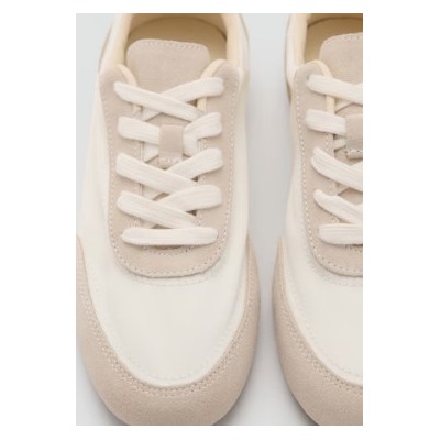 Deportiva serraje cordones