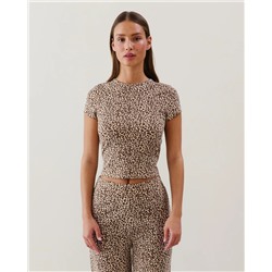 Top corto de punto en leopardo