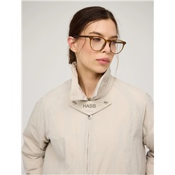 Бежевая куртка-бомбер