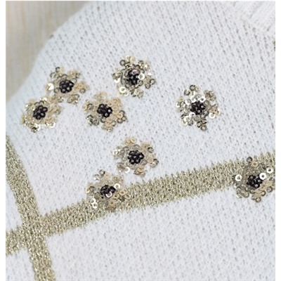 Элегантный и свободный трикотажный свитер