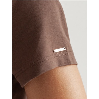 Футболка из премиального хлопка с V-образным вырезом