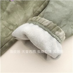 К толстовке выше утепленные штаны с аппликацией Forever21  Материал: 57% хлопок и 43% полиэстер