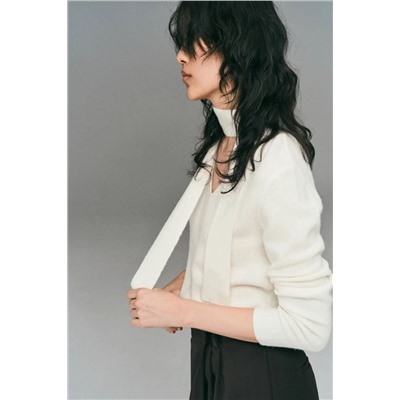 Женский пуловер с V-образным вырезом и воротник-шарфом  Н*М