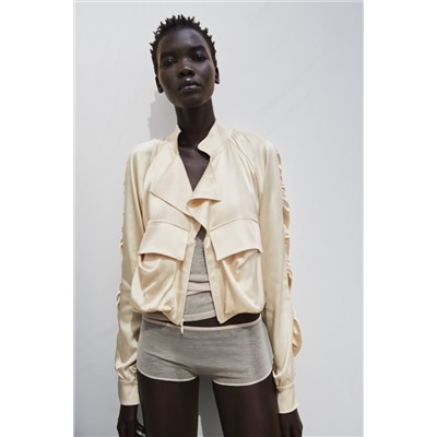 BOMBER SATINADA PLIEGUES