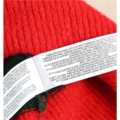 Жилет-свитер контрастного цвета в рождественском стиле