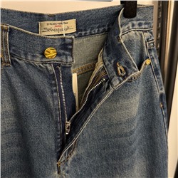 Женские стильные джинсы украшенные золотыми пуговицами особой формы  Schiaparell*i