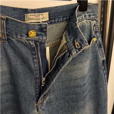 Женские стильные джинсы украшенные золотыми пуговицами особой формы  Schiaparell*i