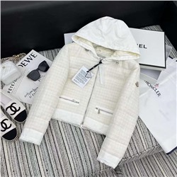 Белый 0-5-38 Красный 0-21-32 Черный L1 Настоятельно рекомендуем раннюю осень и зиму 2023 года. Серия Monc*. Новый твидовый пуховик с капюшоном небольшого размера (шапка снимается). Пуховой наполнитель 90. YB1:1. Индивидуальные аксессуары для фурнитуры. Высокое качество.