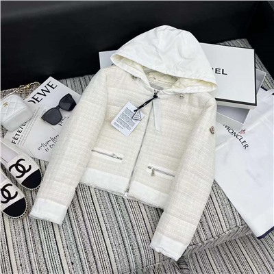 Белый 0-5-38 Красный 0-21-32 Черный L1 Настоятельно рекомендуем раннюю осень и зиму 2023 года. Серия Monc*. Новый твидовый пуховик с капюшоном небольшого размера (шапка снимается). Пуховой наполнитель 90. YB1:1. Индивидуальные аксессуары для фурнитуры. Высокое качество.