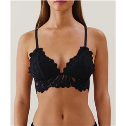 Sujetador triangular de encaje en negro