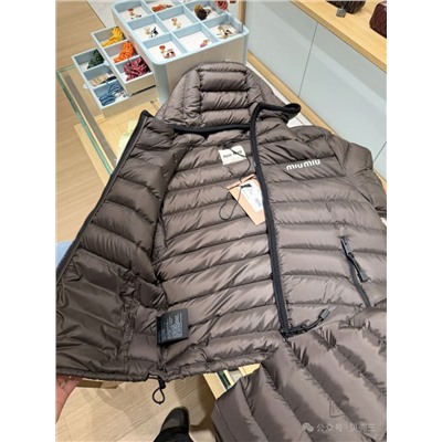 Женская пуховая стеганная куртка  Mi*umi*u