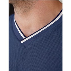 Футболка с V-вырезом из премиального хлопка с эластаном