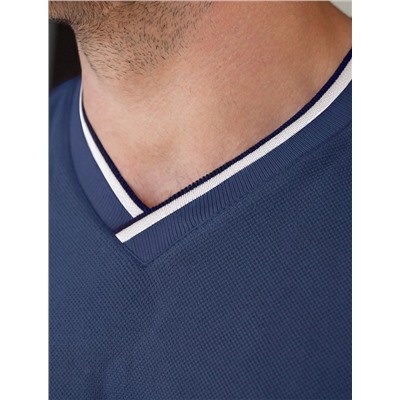 Футболка с V-вырезом из премиального хлопка с эластаном