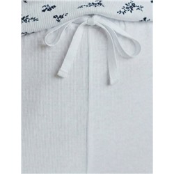 Прямые брюки с поясом на резинке из фактурного трикотажа в рубчик