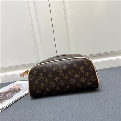 Вместительная и удобная косметичка  Loui*s Vuitto*n