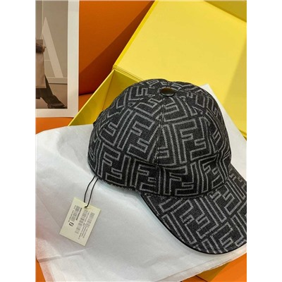 Стильная бейсболка  FEND*I 💛