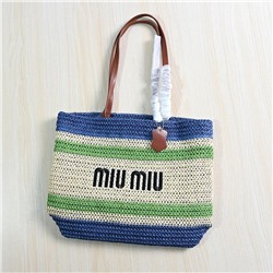 Модная контрастная сумка с вышитыми буквами через плечо МИУ МИ*У