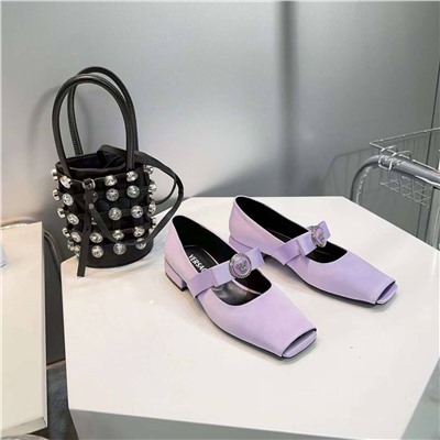 Самый трендовый фасон обуви в этом сезоне 🔝  Туфли Мэри Джейн от Versace 🥿    Реплика  Материал: импортная натуральная кожа + шелковый атлас