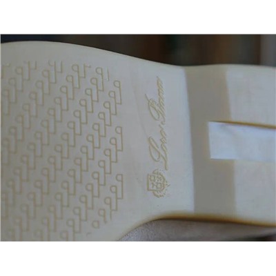 Loro Pian*a  😍  классические лоферы в стиле ретро✔️ выполнены из индивидуальной матовой воловьей кожи✔️ отшиты на экспортной фабрике из остатков оригинальной ткани☄️ ( цена в ЦУМ от 100 000)