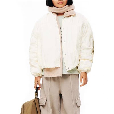 Zar*a   ♥️ лёгкая стеганая куртка  для девочек.. коллекция 2024✔️  ✅Цвет: на фото   ✅Материал: нейлон ( наполнитель полиэстер)