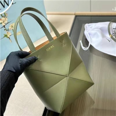 Женская сумка bag geometric bucket tot*e из воловьей кожи коллекция 2023 Loew*e  складная портативная сумка на одно плечо (маленькая 25* 22)