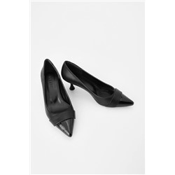 Marjin Kadın İnce Ökçe Sivri Burun Klasik Topuklu Ayakkabı Sadese Siyah Rugan 32103751002