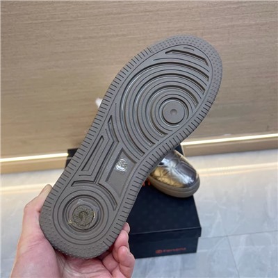 Ботинки из стеганного водононепроницаемого материала на шнурках. Экспорт в Россию